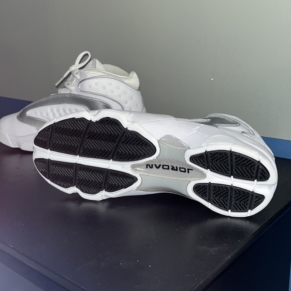 Womens Jordan OG tennis shoes - Picture 3 of 5